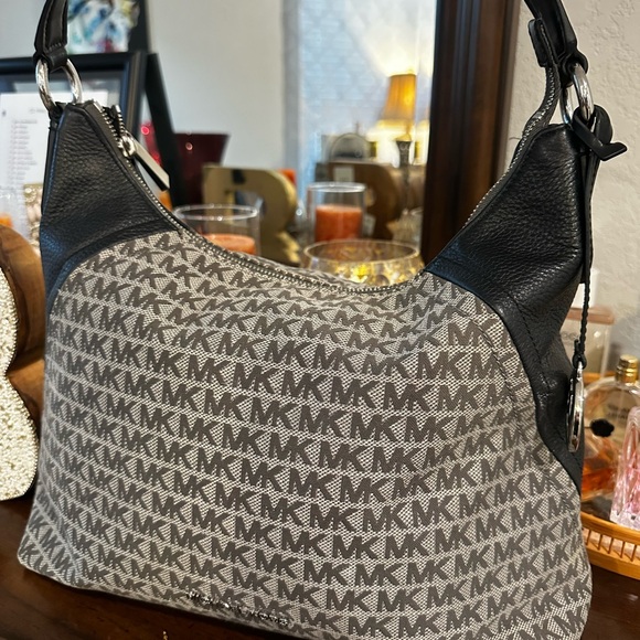Michael Kors Monogram Black and Gray Shoulder Bag - Picture 8 of 11